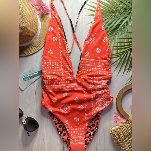 RARE Maaji ๐ Plunge Animal/Floral Print Reversible One-Piece ๐ด๐ผ - Picture 11 of 16